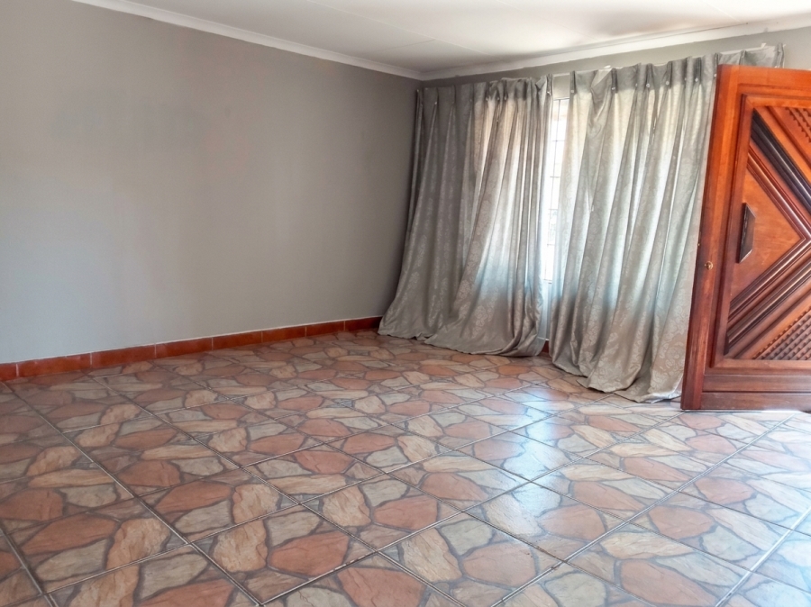 To Let 4 Bedroom Property for Rent in Geelhoutpark North West